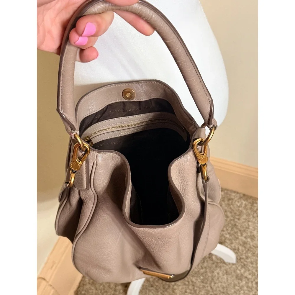 Marc by Marc Jacobs Classic Q Hillier Hobo Bag Taupe Pebbled Leather Crossbody